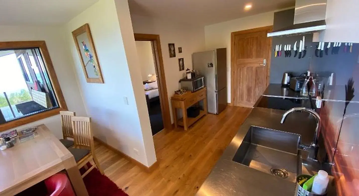 Tasman Sea Retreat ROOM_EXAMPLE