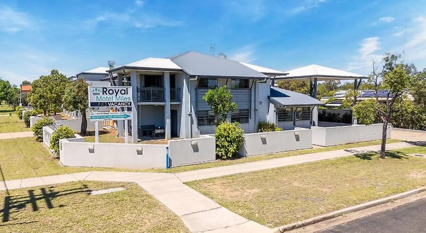 Royal Motel Miles EXTERIOR