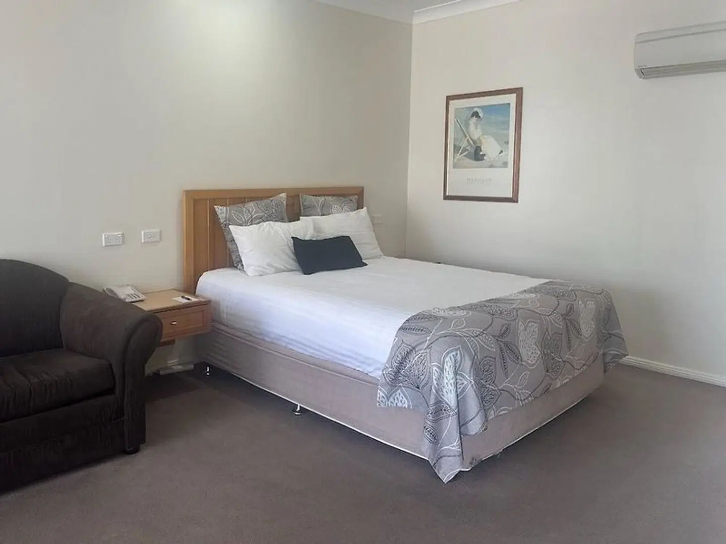Young Federation Motor Inn ROOM_EXAMPLE