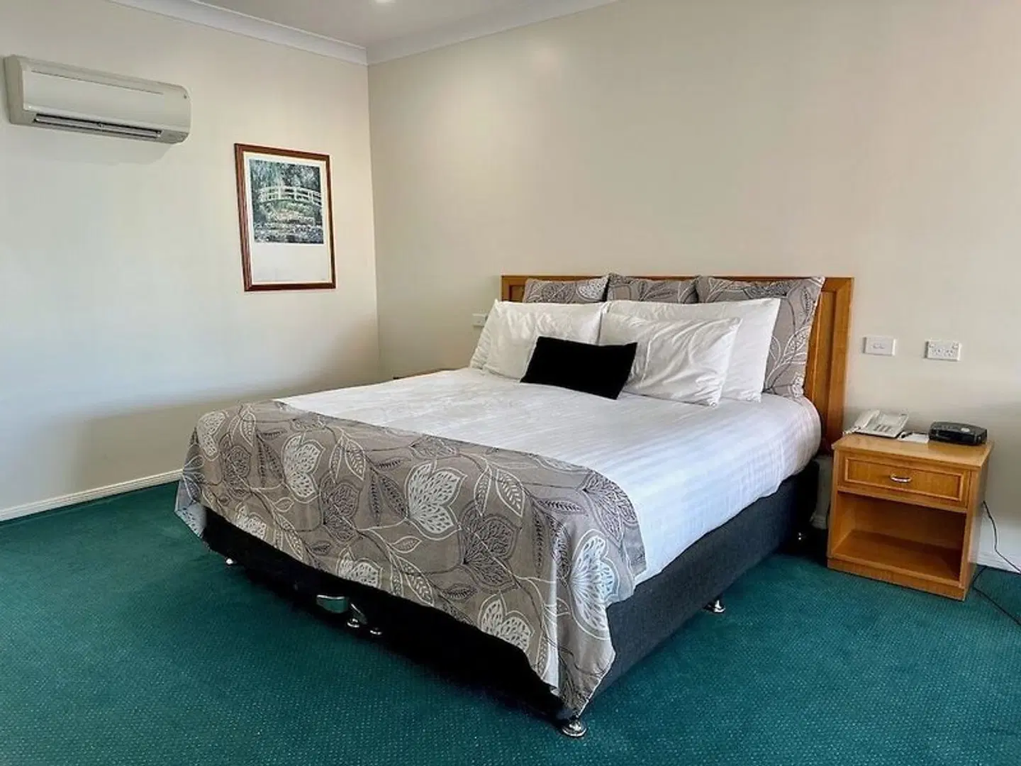 Young Federation Motor Inn ROOM_EXAMPLE