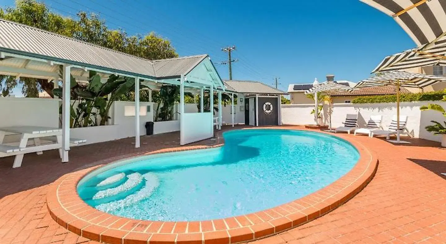 Clifton Motel & Grittleton Lodge OUTDOOR_POOL