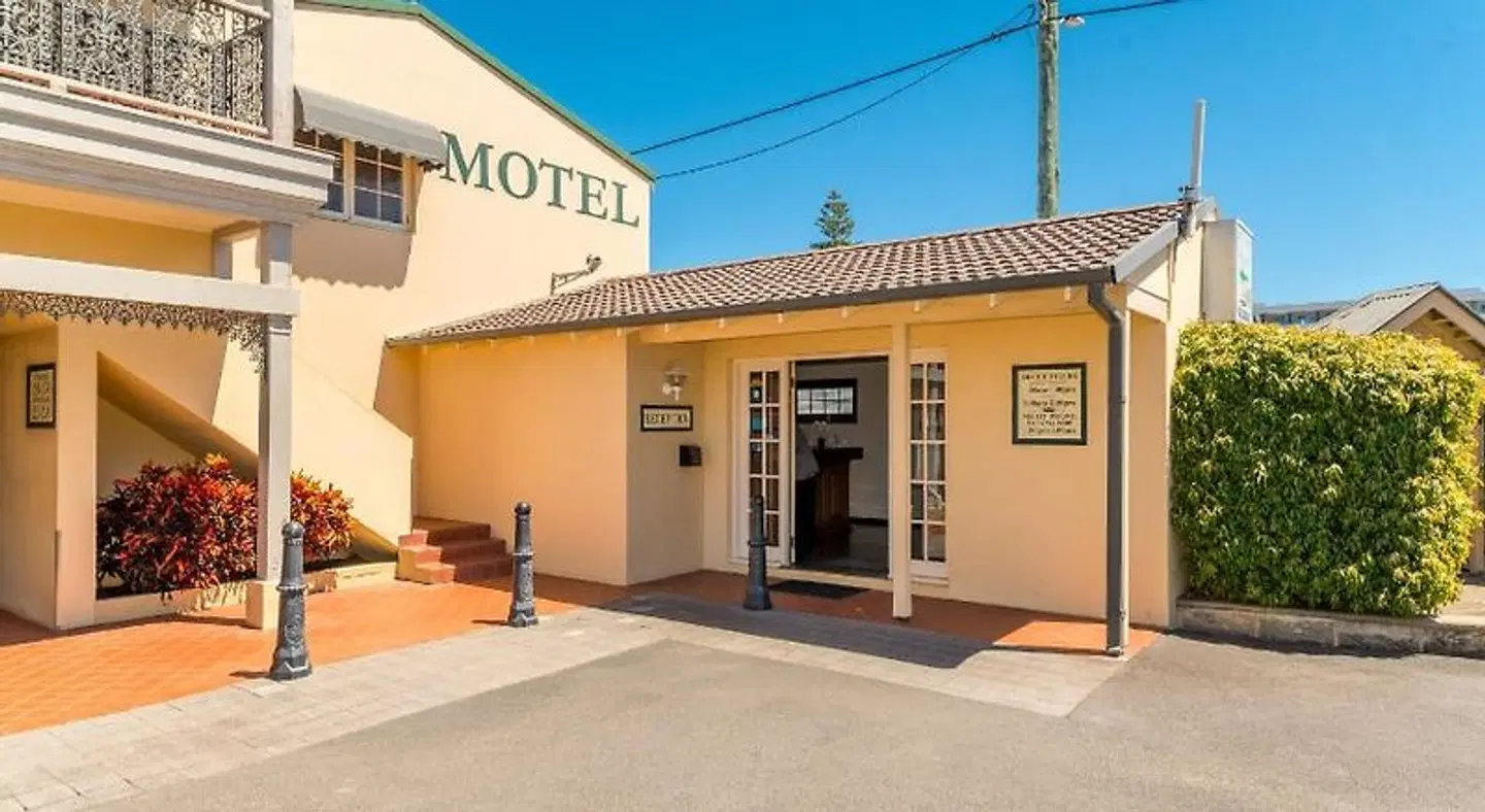 Clifton Motel & Grittleton Lodge EXTERIOR