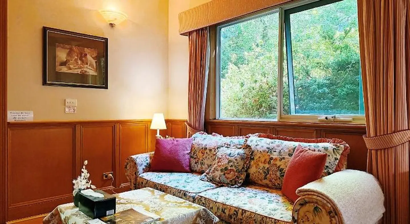 Arnica Views Summit Retreat ROOM_EXAMPLE