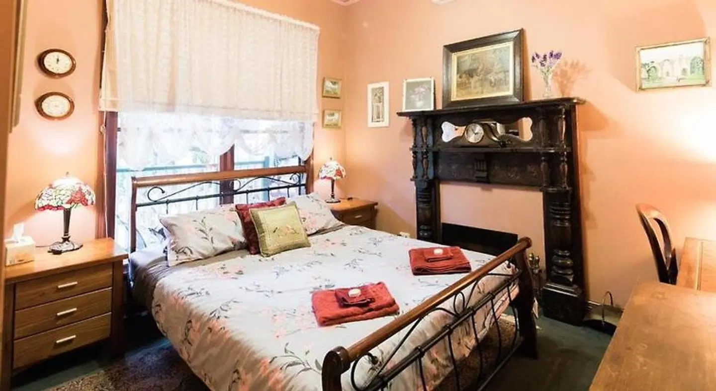 Rustic Refuge Guesthouse ROOM_EXAMPLE