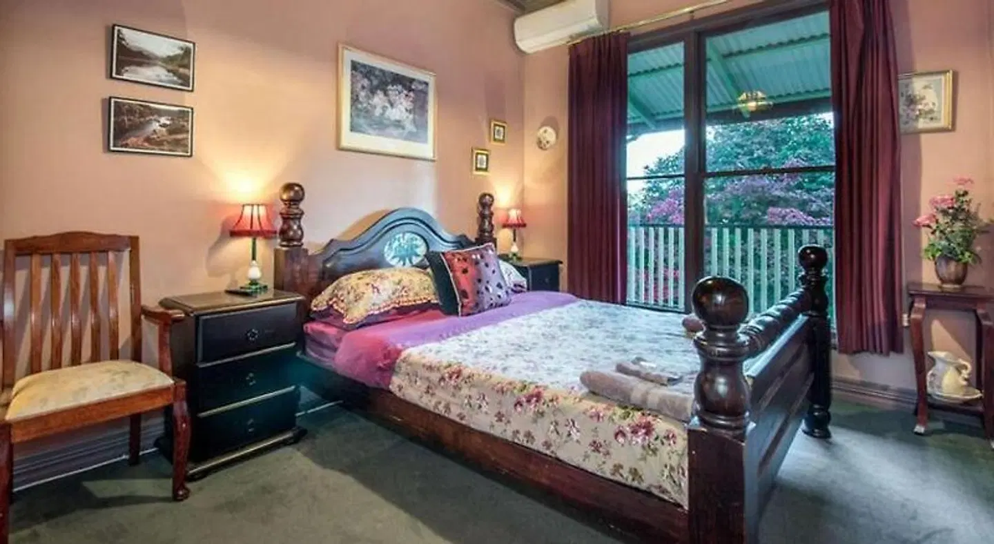 Rustic Refuge Guesthouse ROOM_EXAMPLE