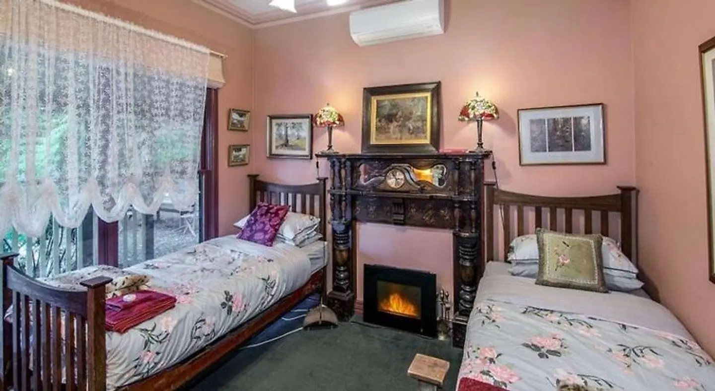 Rustic Refuge Guesthouse ROOM_EXAMPLE