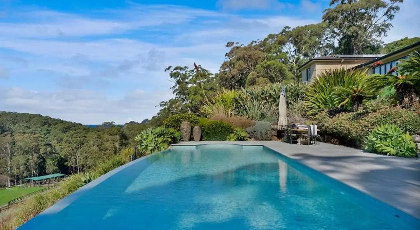 The Outlook Cabana OUTDOOR_POOL