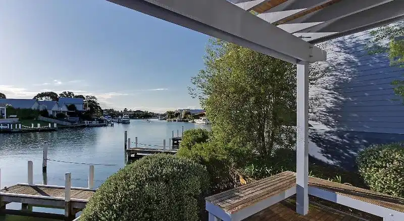 Captains Cove Waterfront Apartments – Hotelfoto