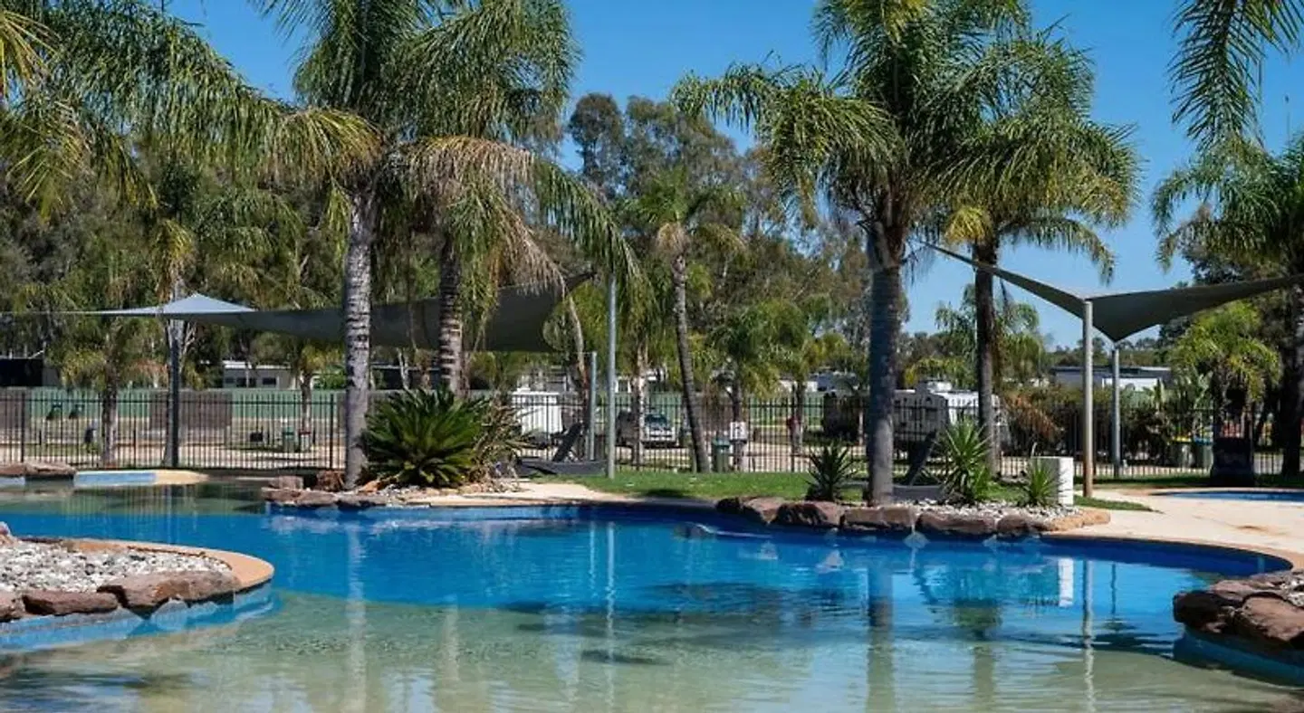 Merool on the Murray OUTDOOR_POOL