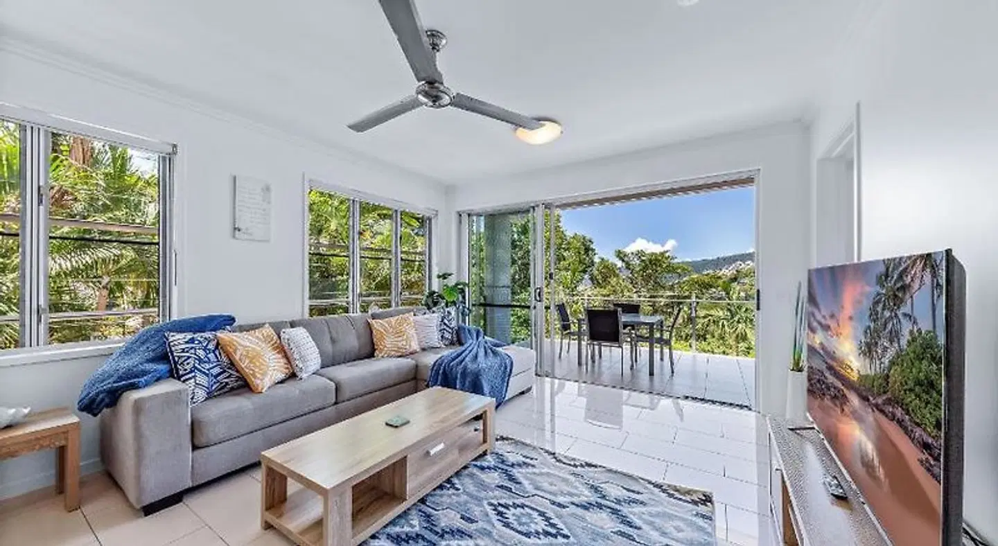 Airlie Summit Apartments ROOM_EXAMPLE