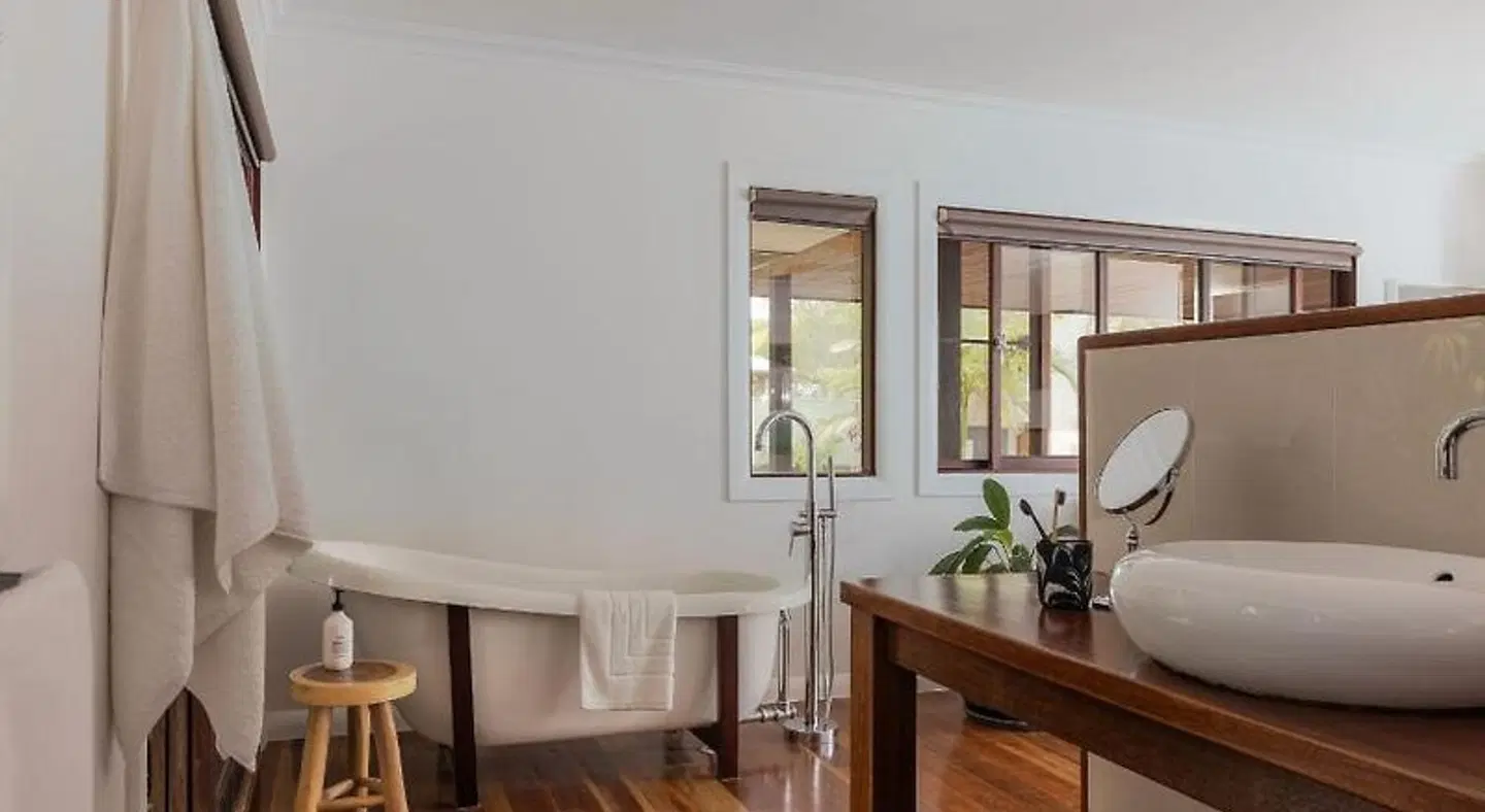Away on Shirley Lane ROOM_EXAMPLE