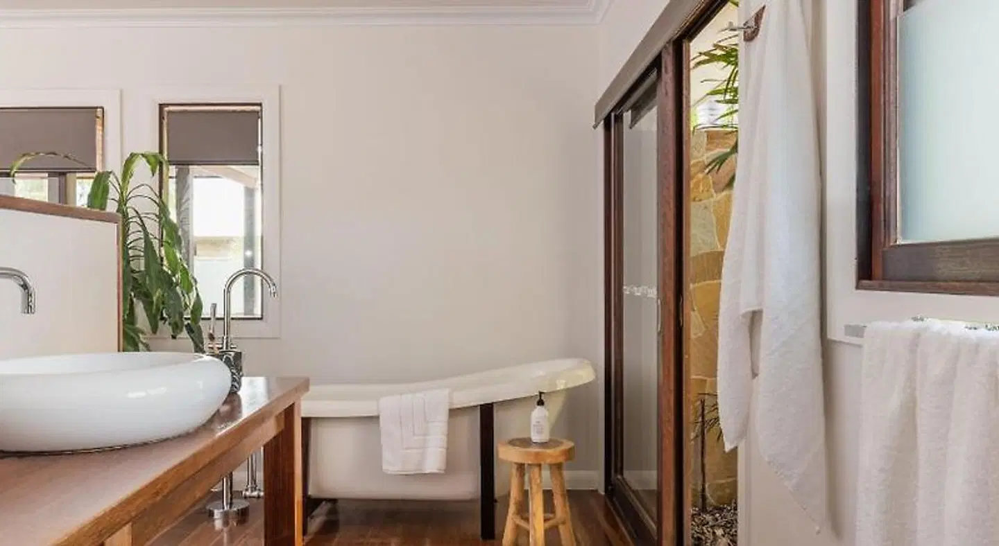 Away on Shirley Lane ROOM_EXAMPLE