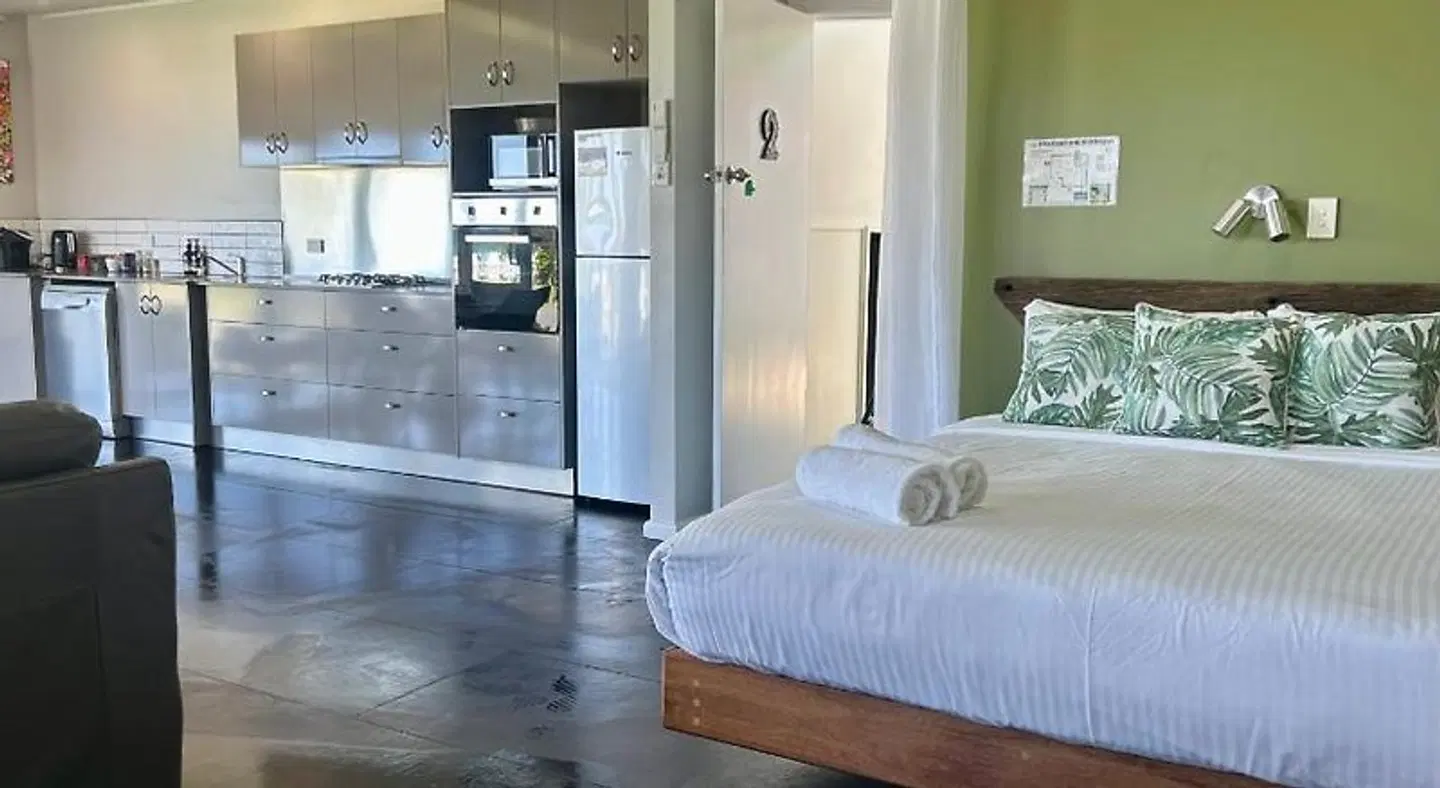 ArtHOUSE Beachfront Accommodation ROOM_EXAMPLE