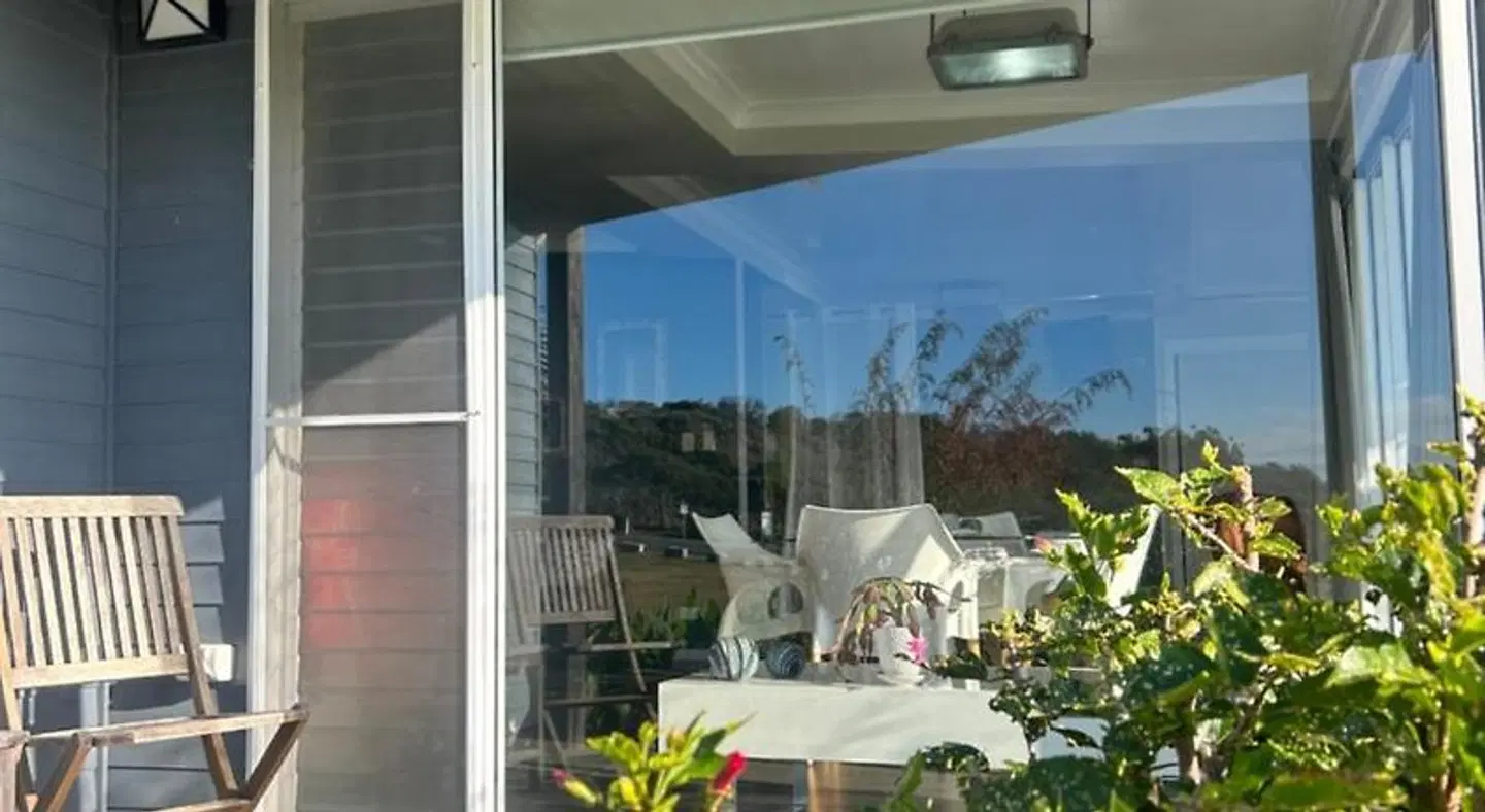 ArtHOUSE Beachfront Accommodation Terrasse