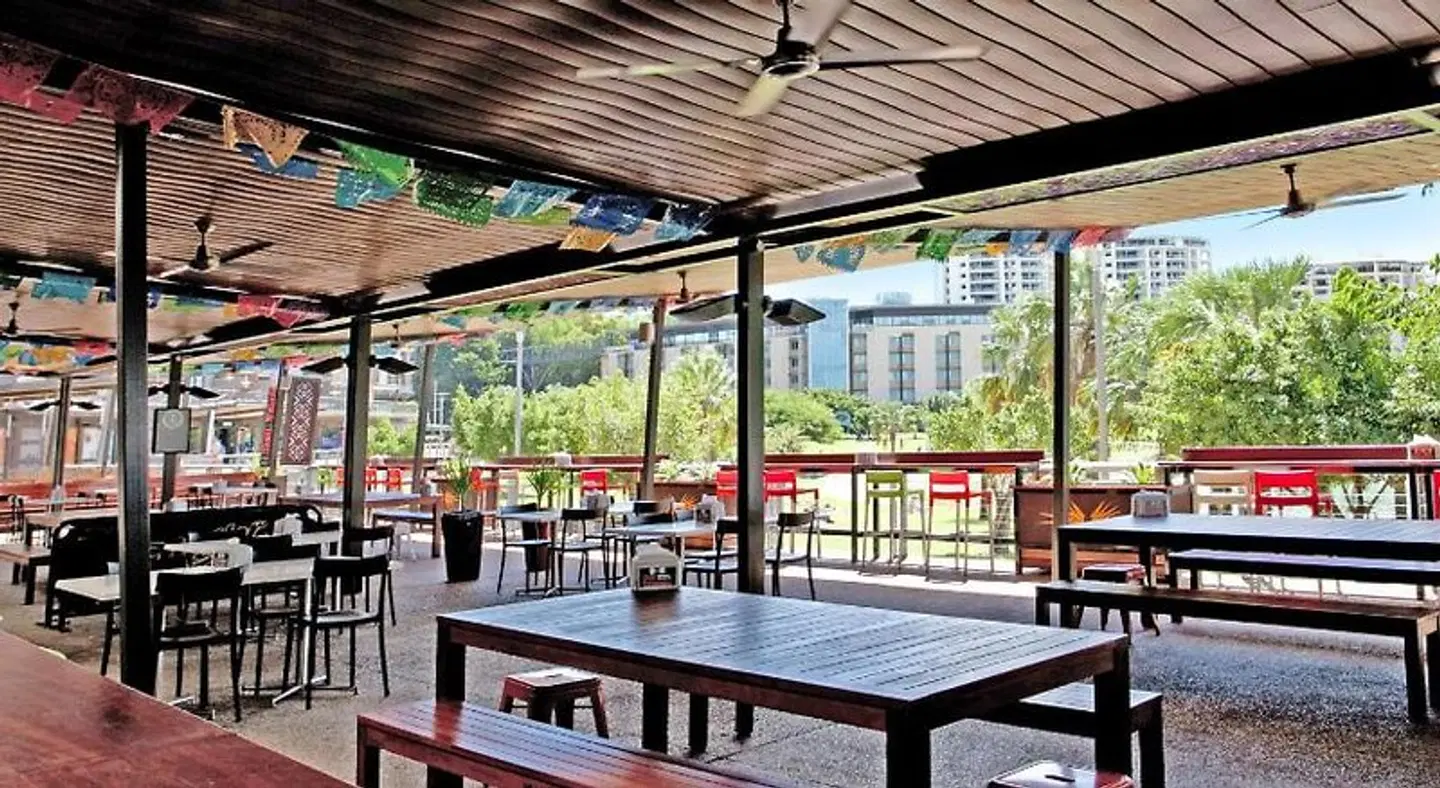 Saltwater Suites - 1,2 & 3 Bed Waterfront Apartments Bar