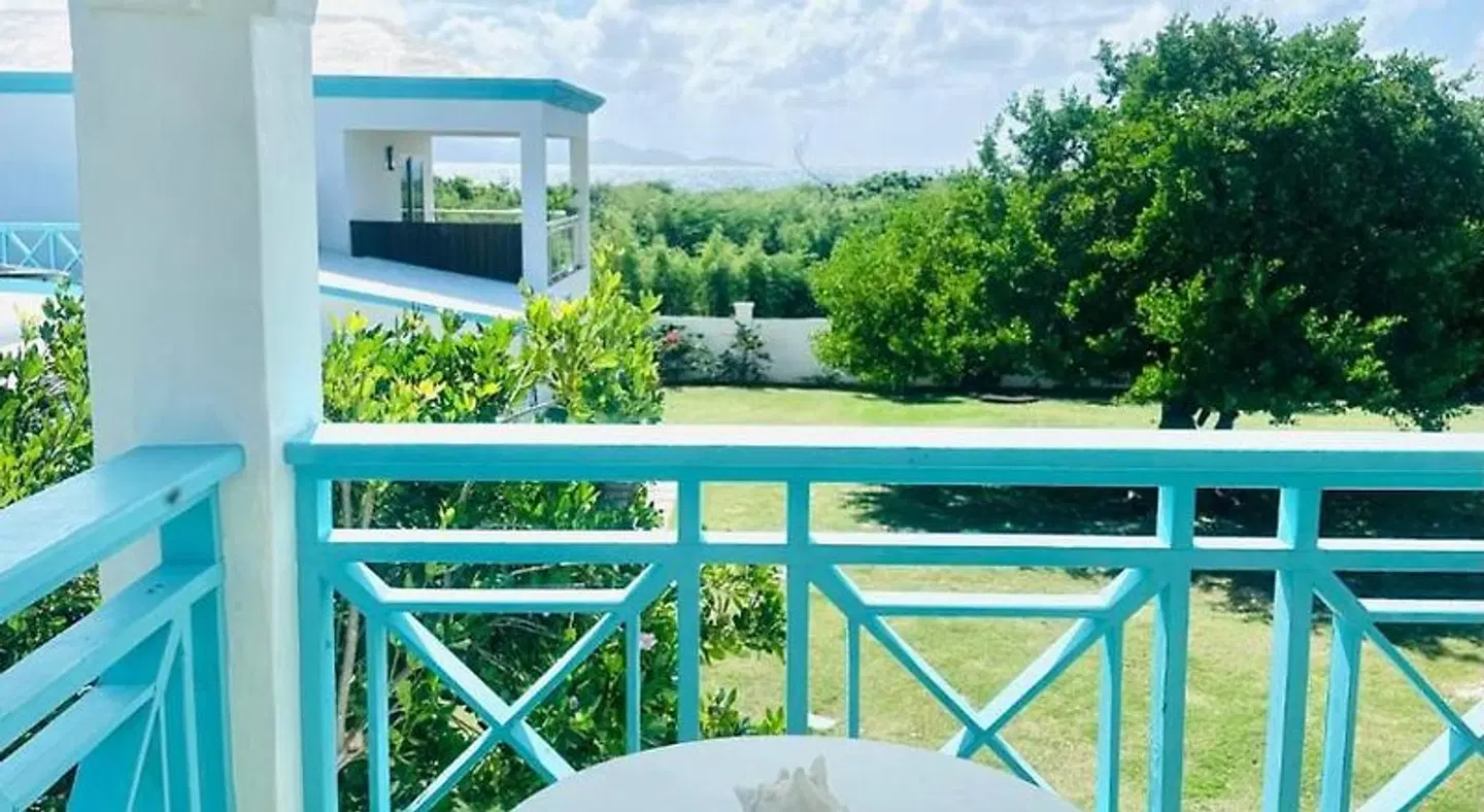 Coralito Bay Suites & Villas Terrasse