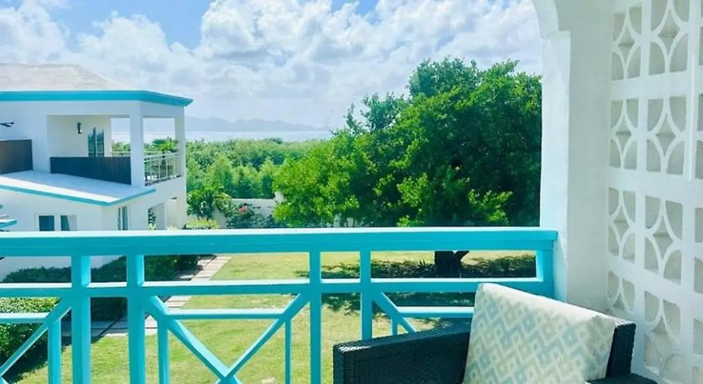 Coralito Bay Suites & Villas Terrasse