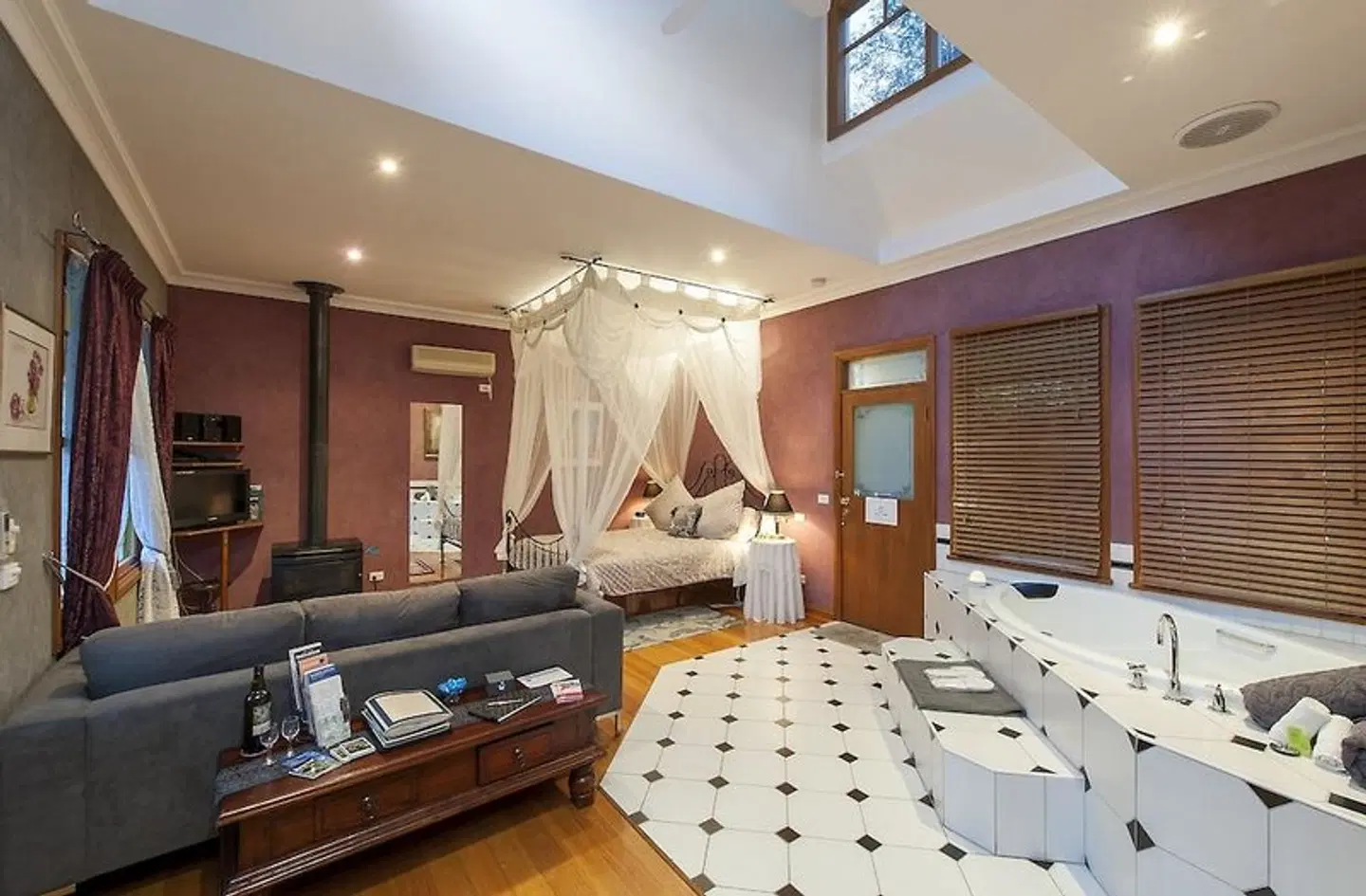 Charnwood Cottages in Warburton ROOM_EXAMPLE