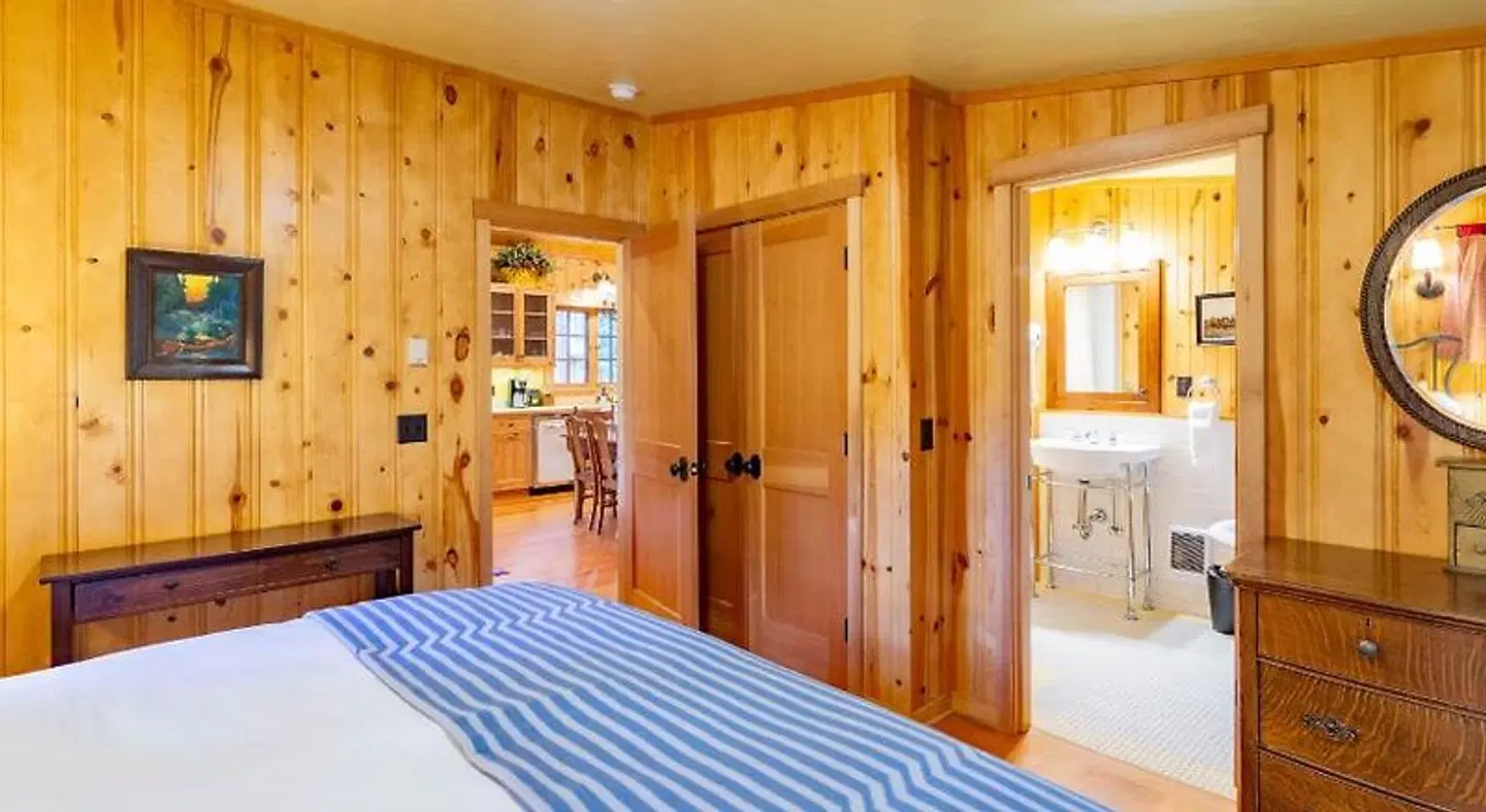 Lake Creek Lodge ROOM_EXAMPLE
