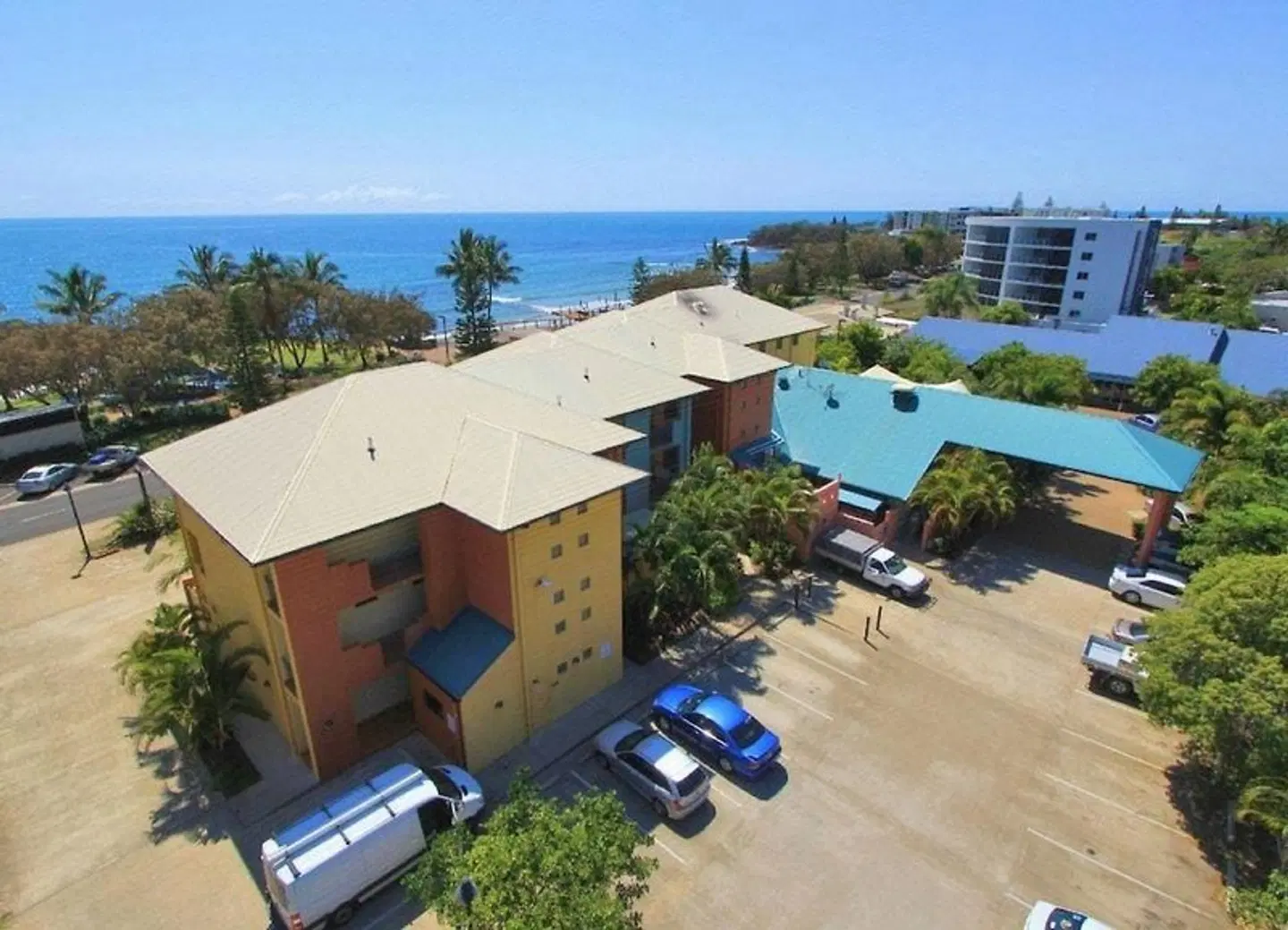Kacy's Bargara Beach Motel EXTERIOR