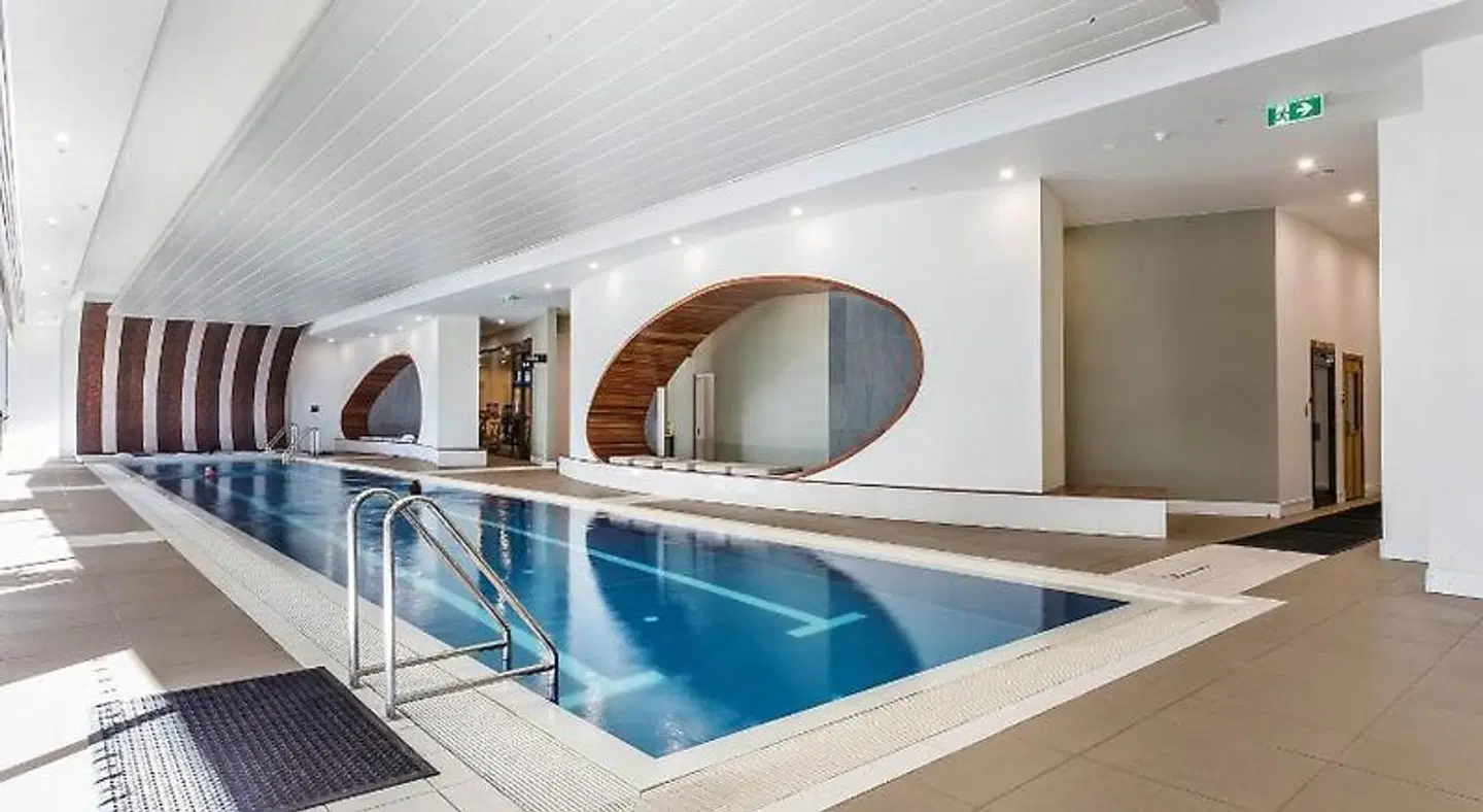 Amazing Accommodations Vogue Hallenbad
