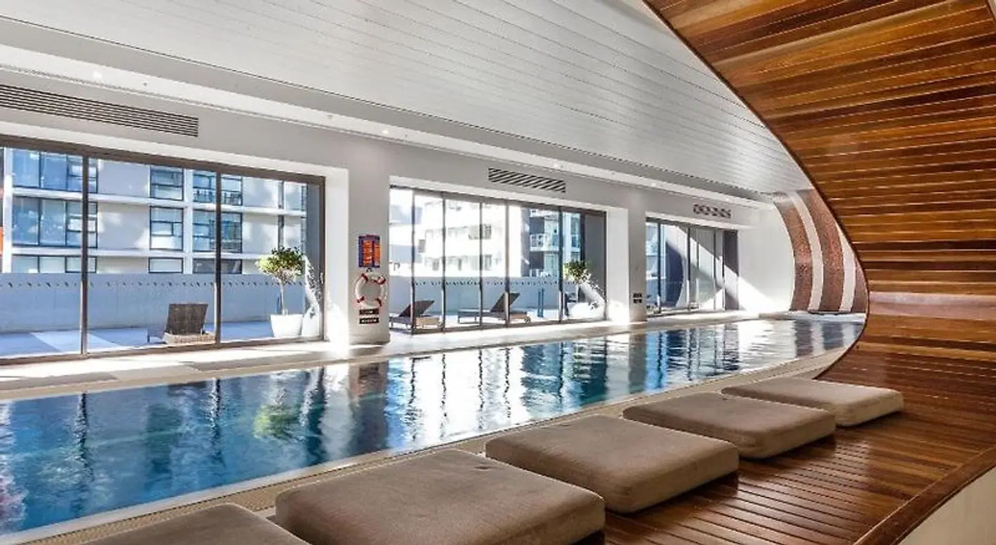 Amazing Accommodations Vogue Hallenbad