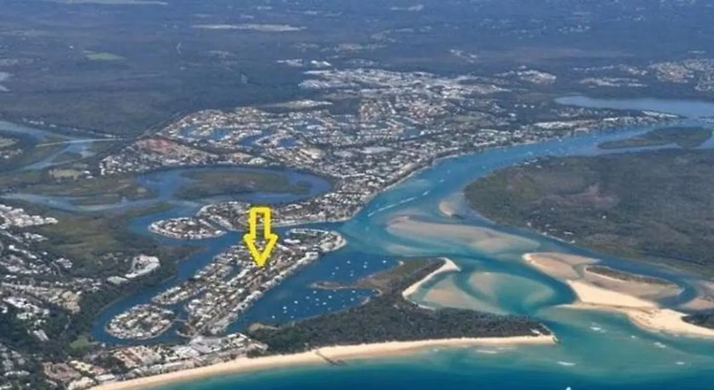 Noosa Parade Holiday Inn LANDSCAPE