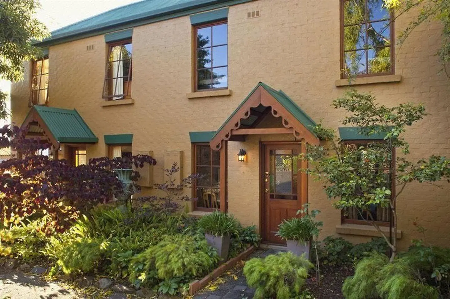 Hideaway on George EXTERIOR