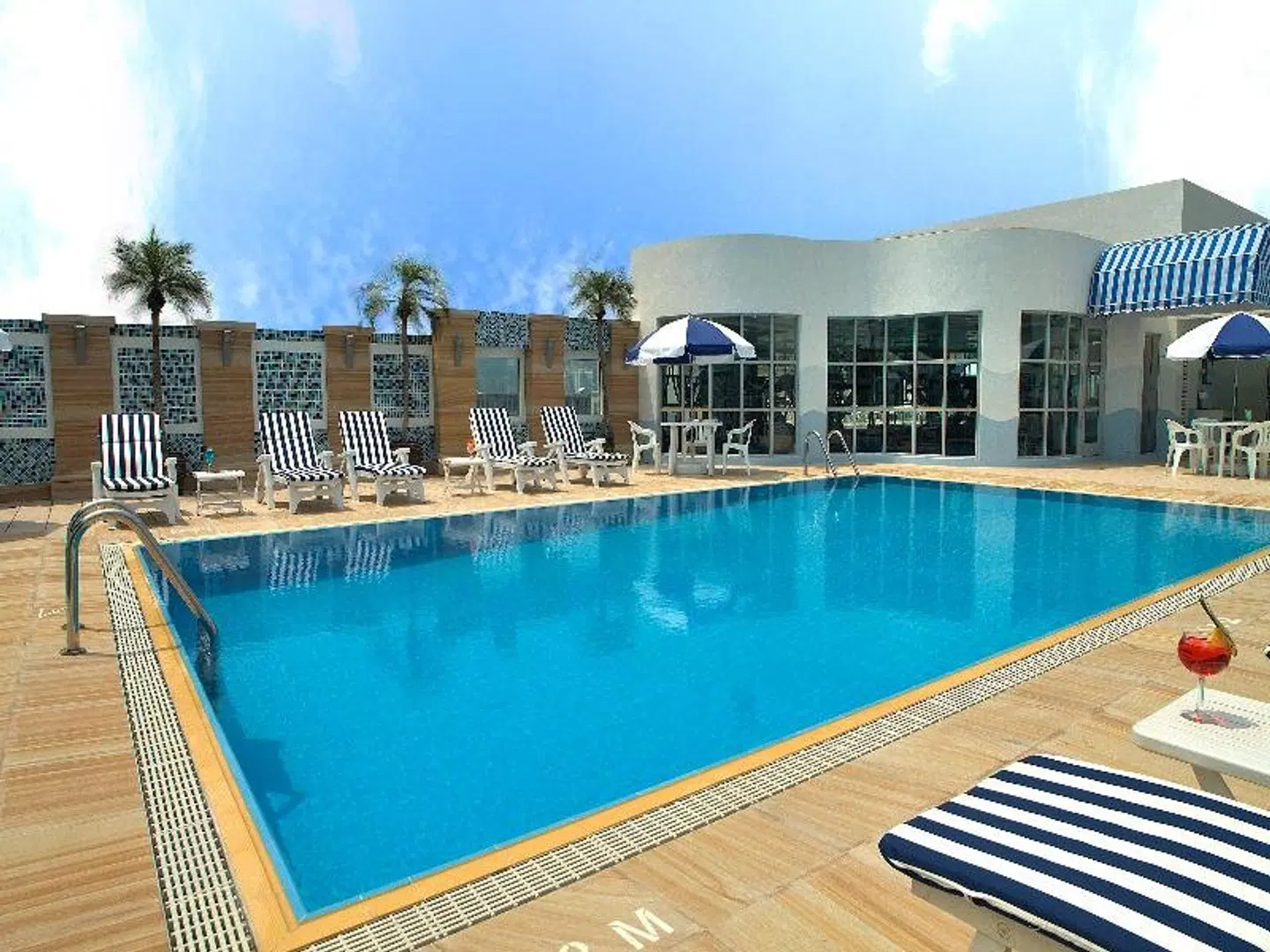 Metropark Hotel Kowloon OUTDOOR_POOL