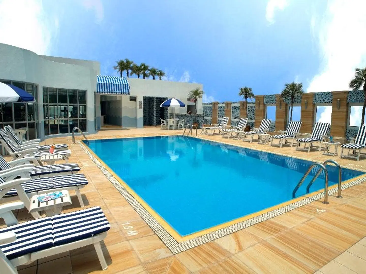 Metropark Hotel Kowloon OUTDOOR_POOL