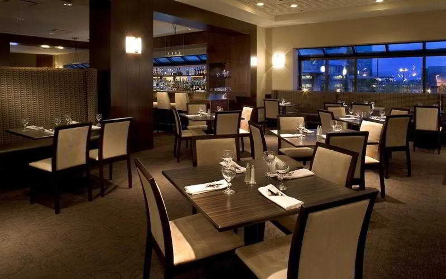 Delta Hotels by Marriott Calgary Airport In-Terminal Restaurant