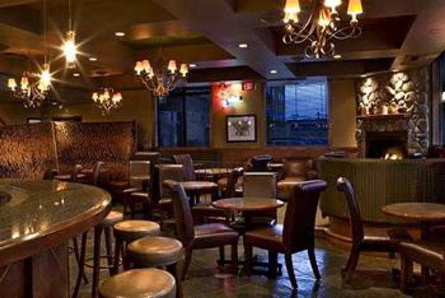 Sandman Hotel Vancouver Airport Bar