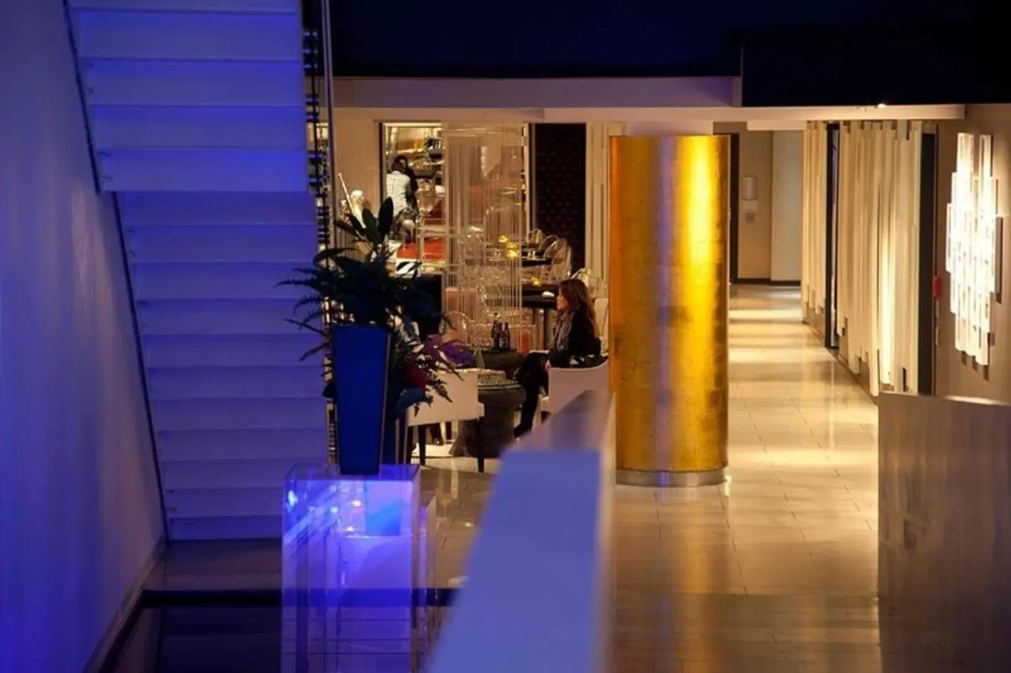 The Quadrant Hotel & Suites LOUNGE_LOBBY