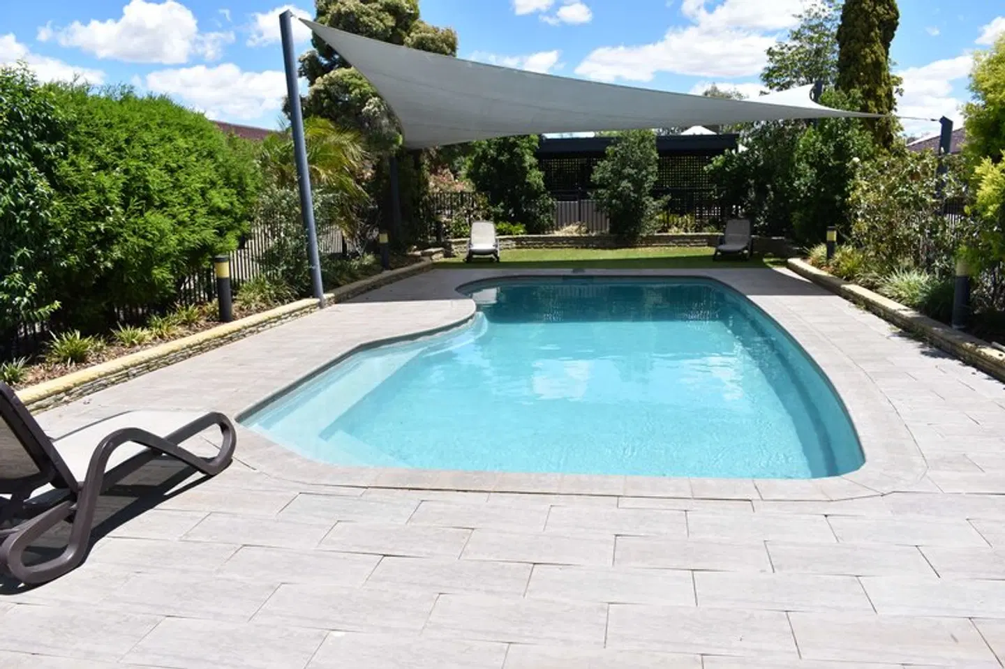 Best Western Plus All Settlers Motor Inn OUTDOOR_POOL