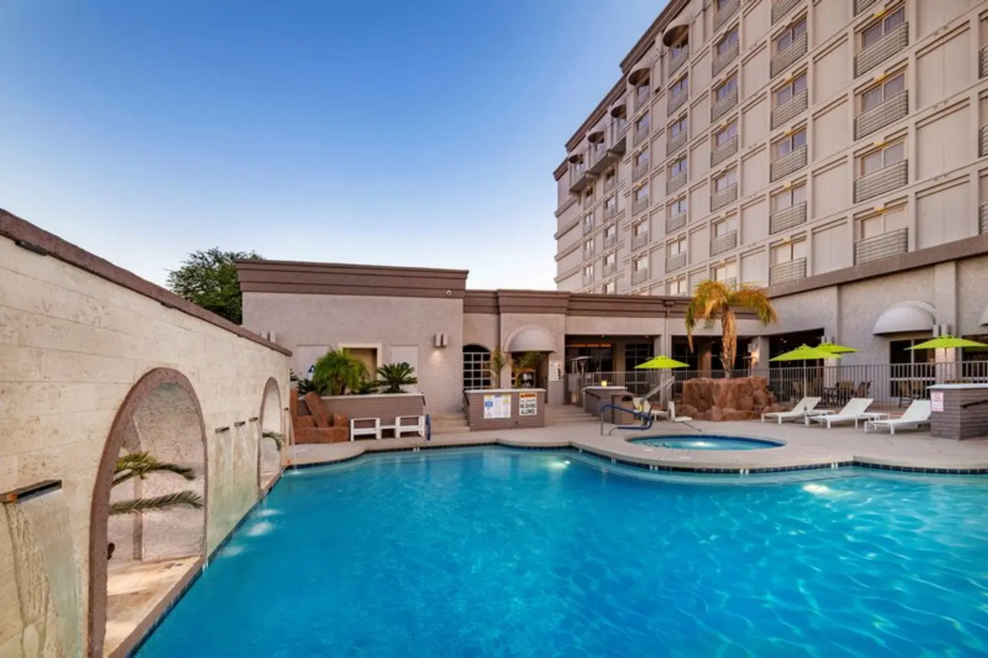 DoubleTree by Hilton Phoenix Mesa OUTDOOR_POOL