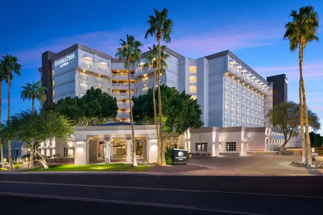 DoubleTree by Hilton Phoenix Mesa EXTERIOR