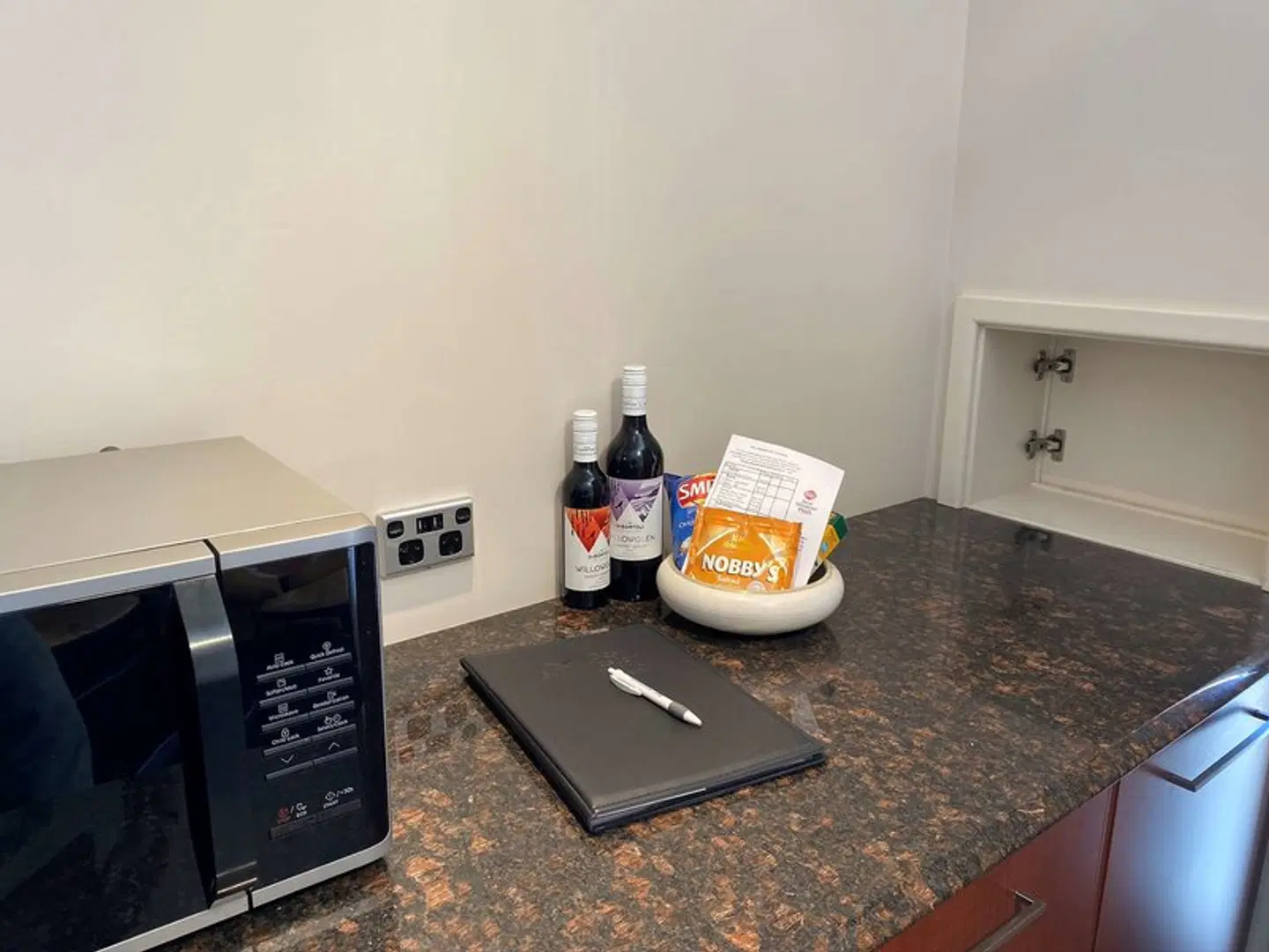 Best Western Plus All Settlers Motor Inn ROOM_EXAMPLE