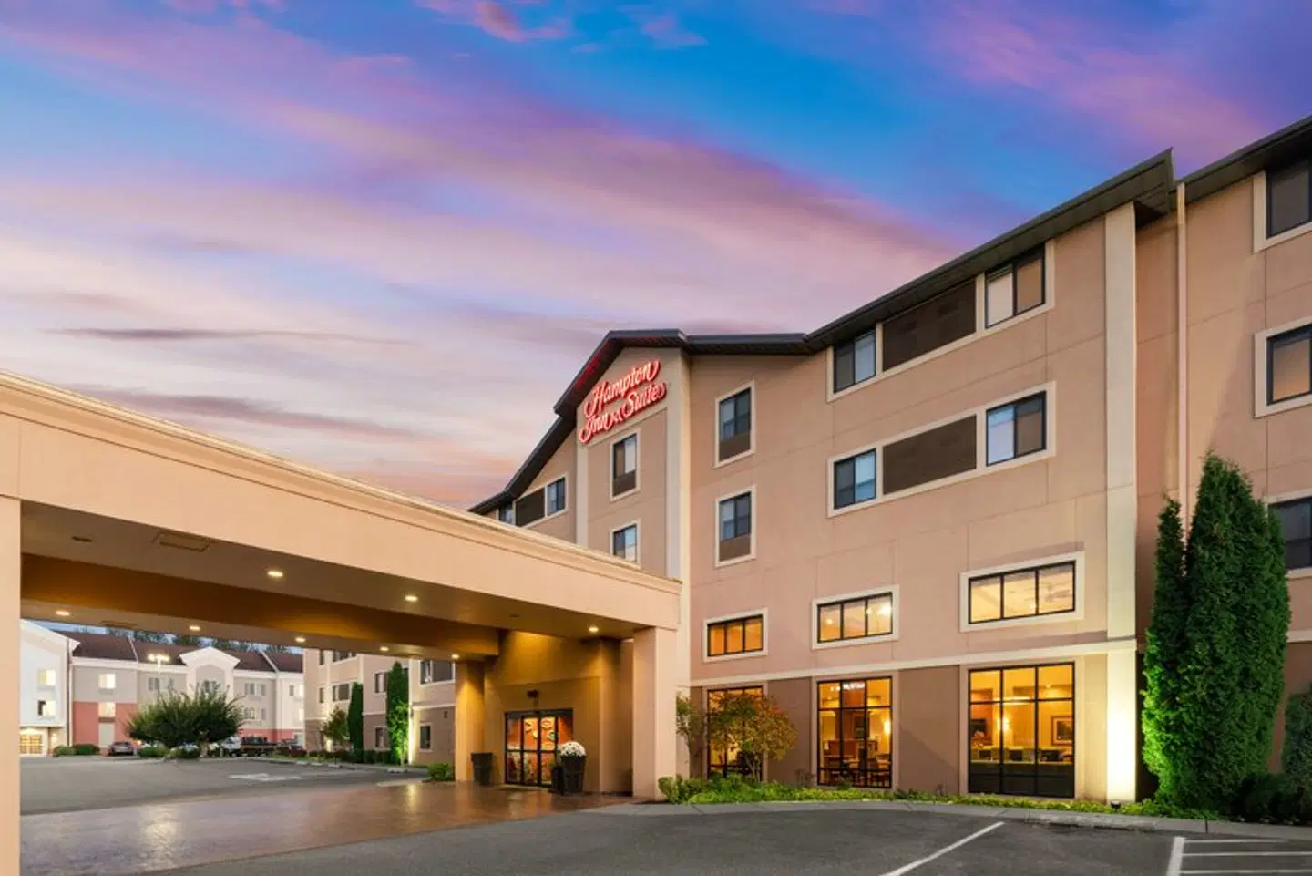 Hampton Inn & Suites Burlington EXTERIOR