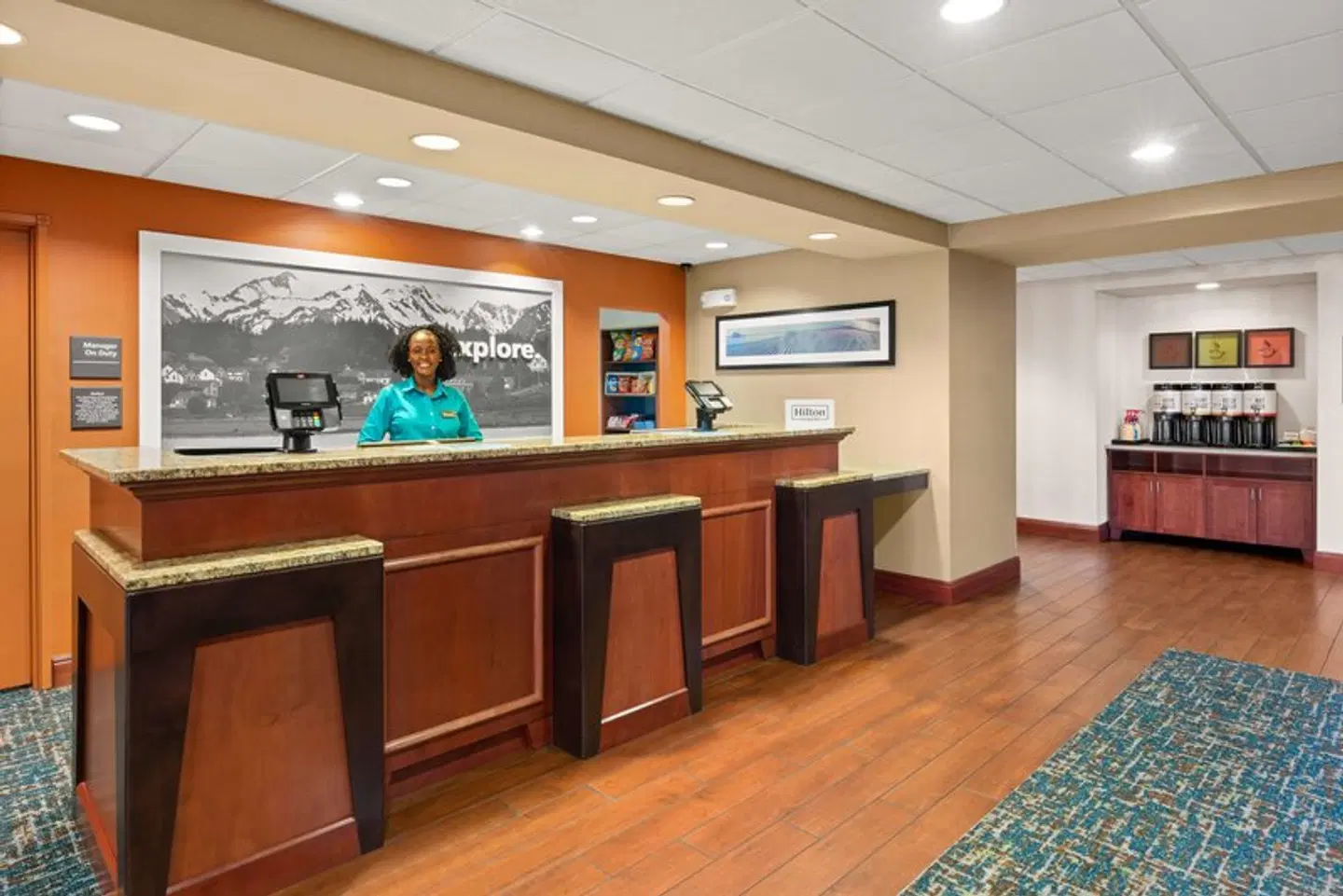Hampton Inn & Suites Burlington LOUNGE_LOBBY