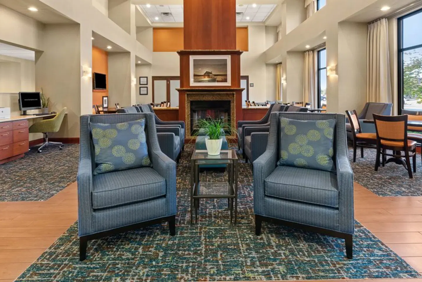 Hampton Inn & Suites Burlington LOUNGE_LOBBY