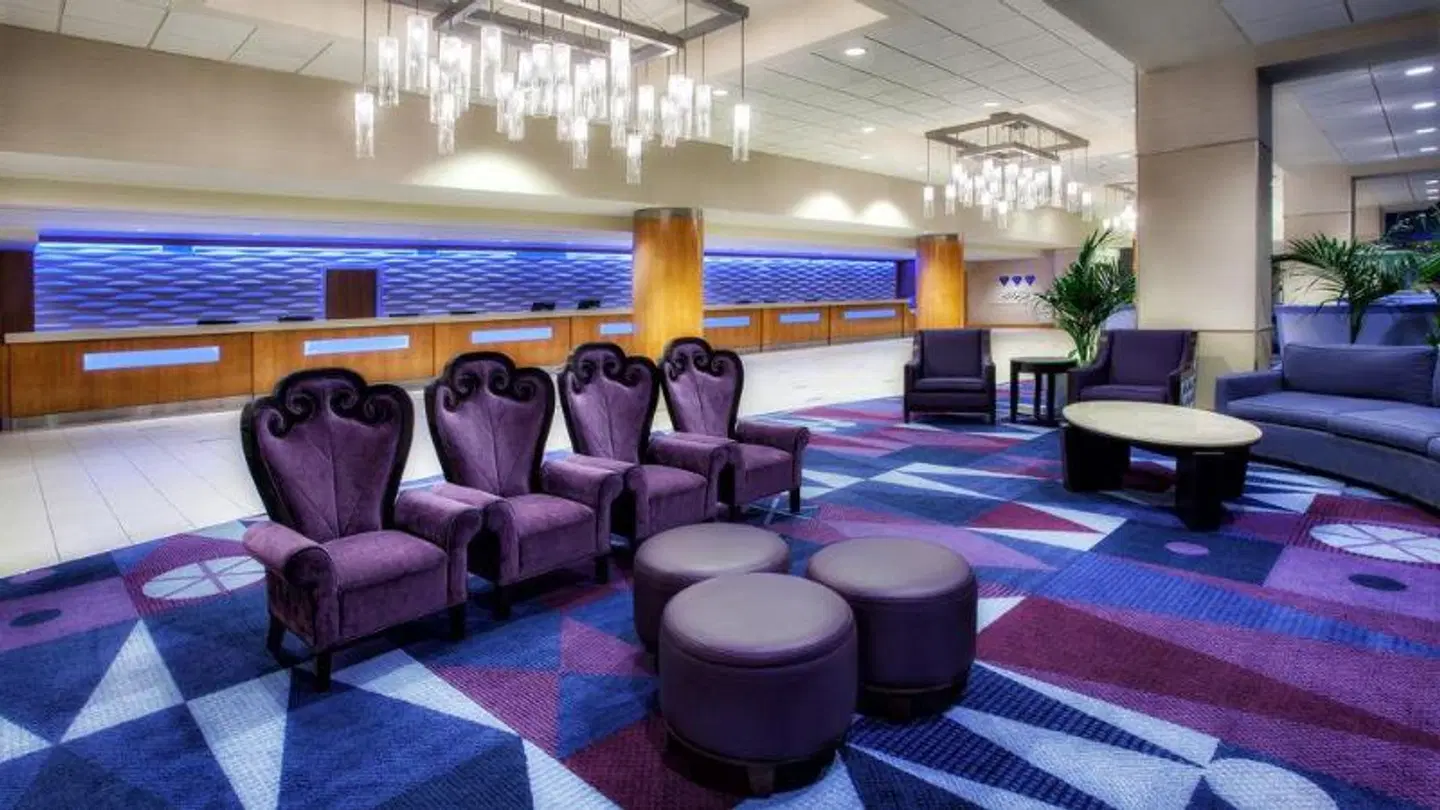 Disneyland Hotel LOUNGE_LOBBY