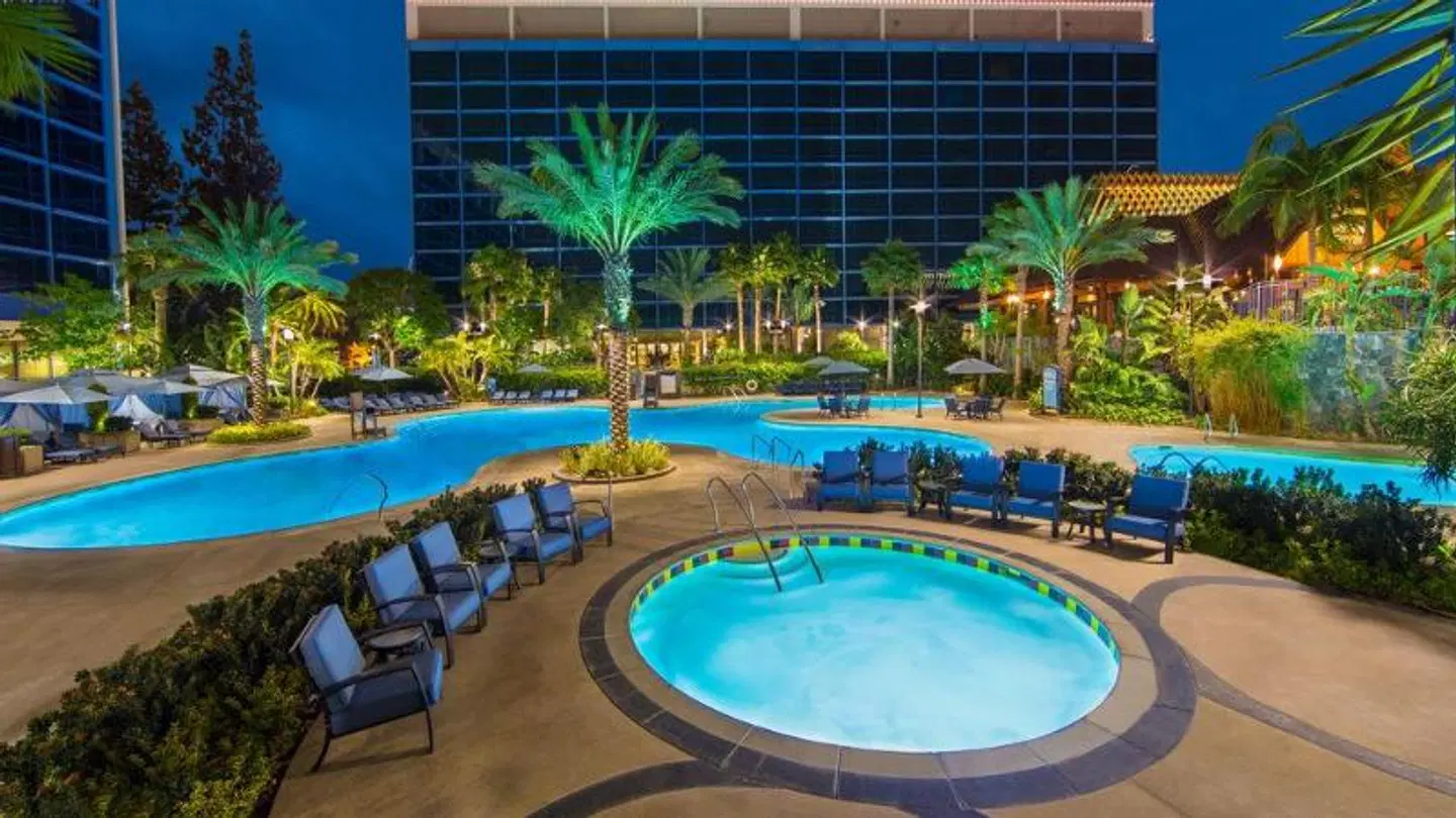 Disneyland Hotel OUTDOOR_POOL