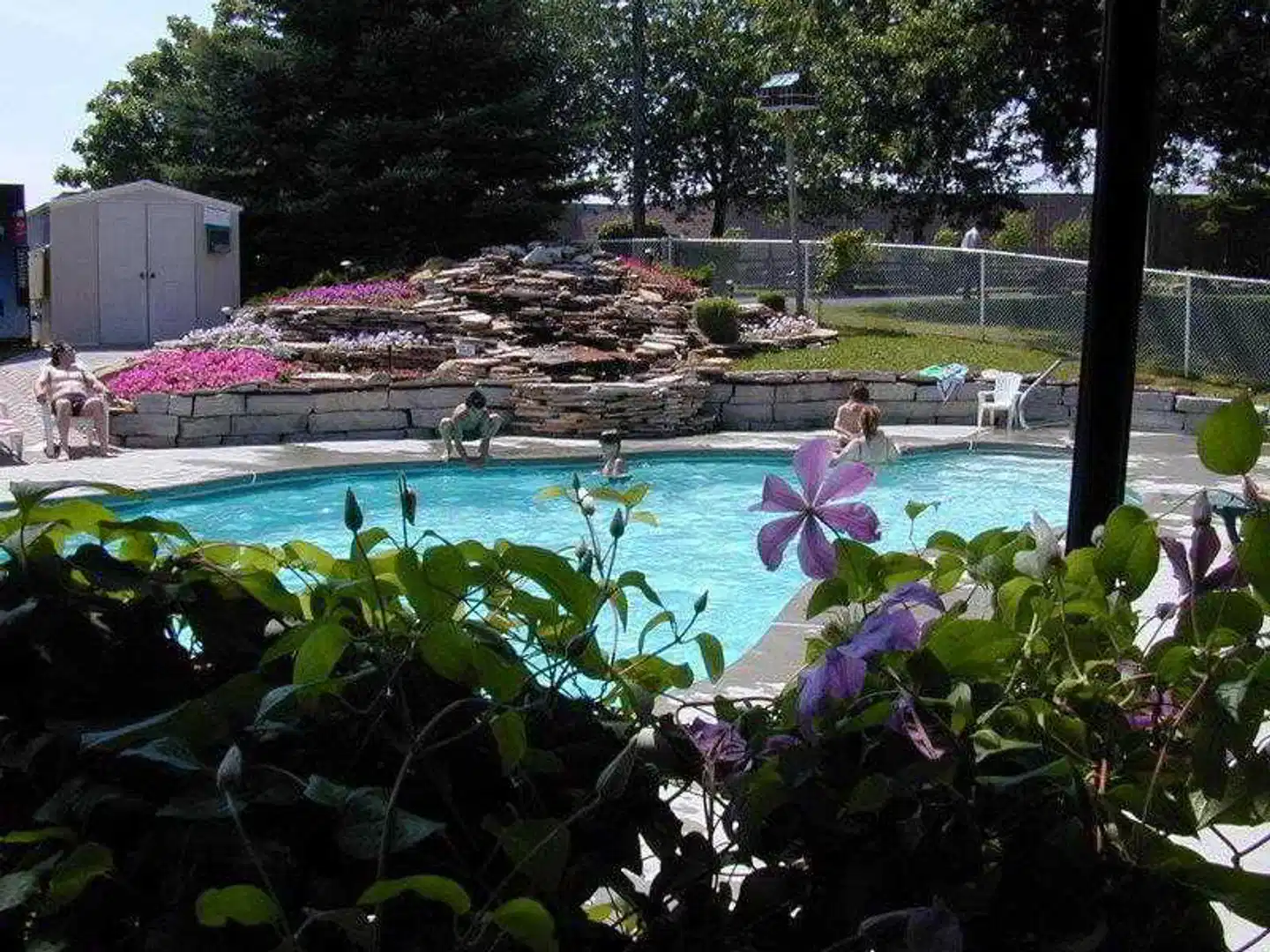 Super 8 by Wyndham Gananoque/Country Squire Resort Pool