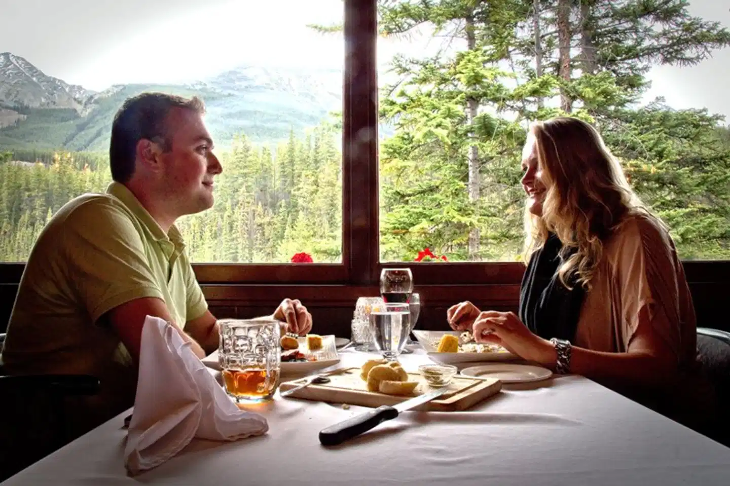 Sunwapta Falls Rocky Mountain Lodge Restaurant