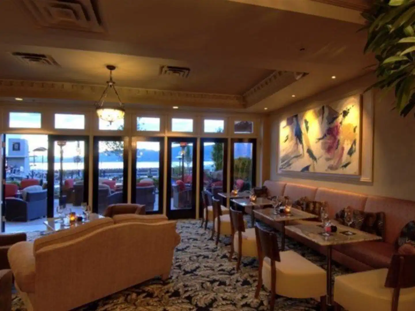 Penticton Lakeside Resort Bar