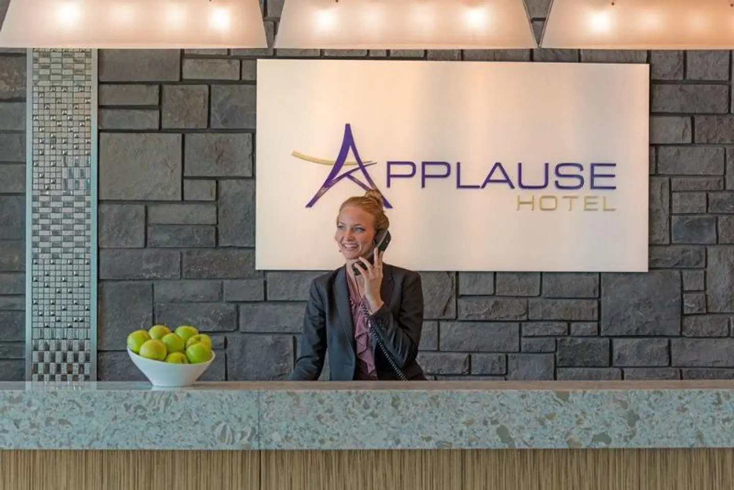 Applause Hotel Calgary Airport Lobby