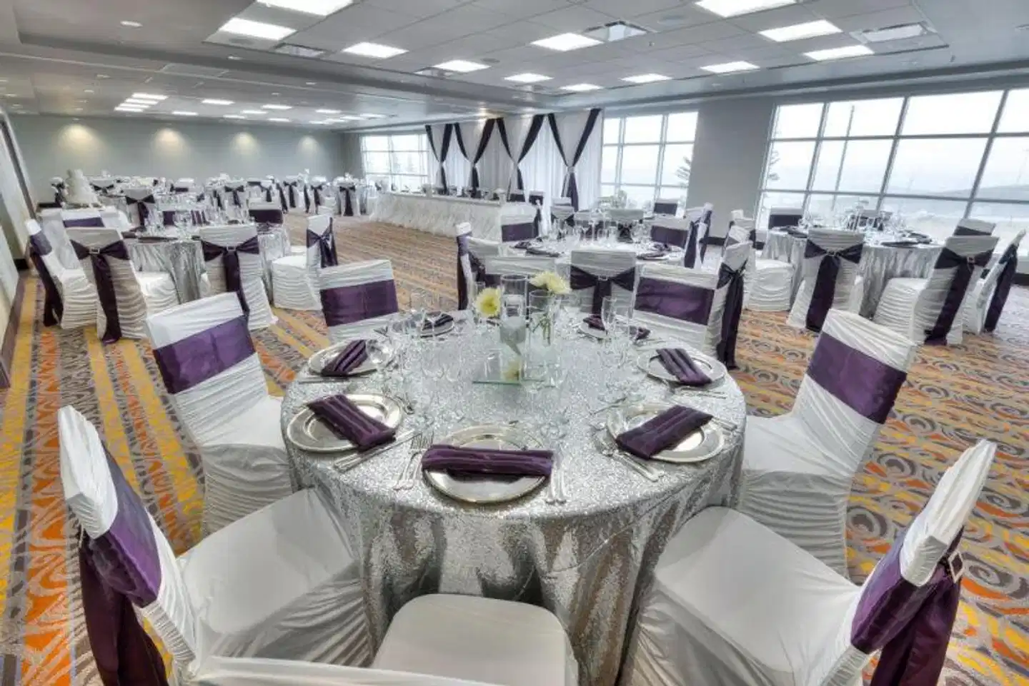 Applause Hotel Calgary Airport Lobby