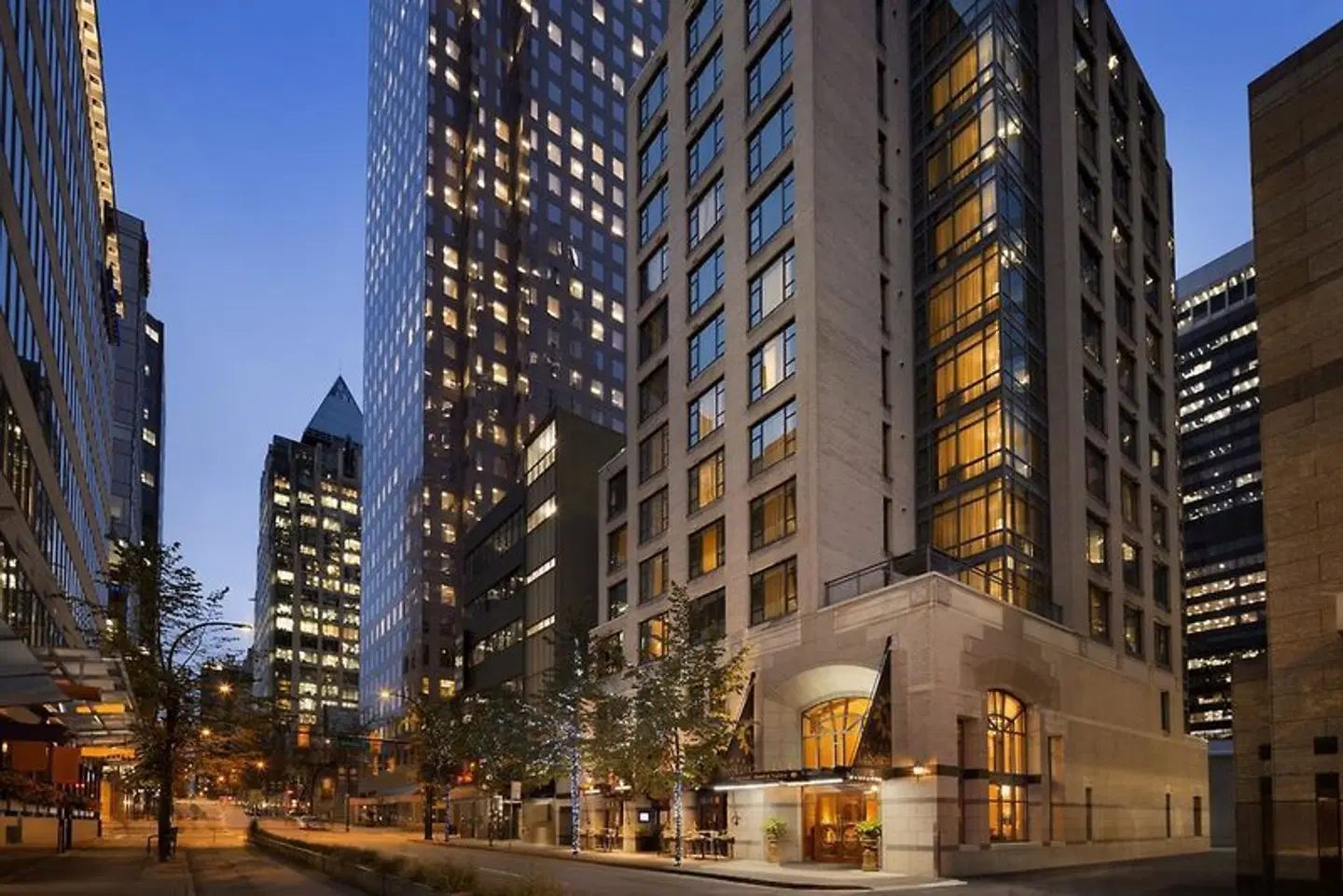 Le Soleil by Executive Hotels EXTERIOR