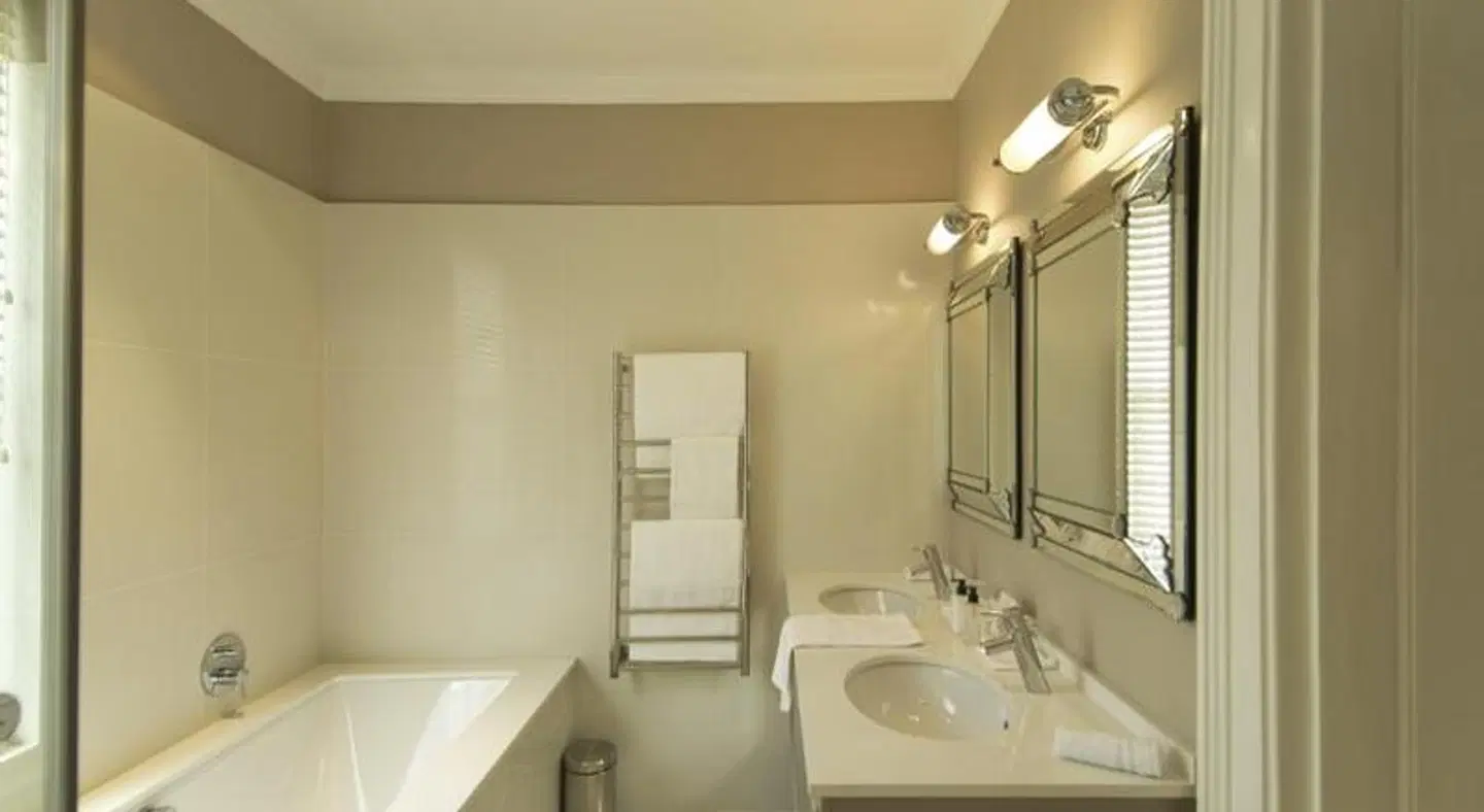 Dock House Boutique Hotel by NEWMARK Badezimmer