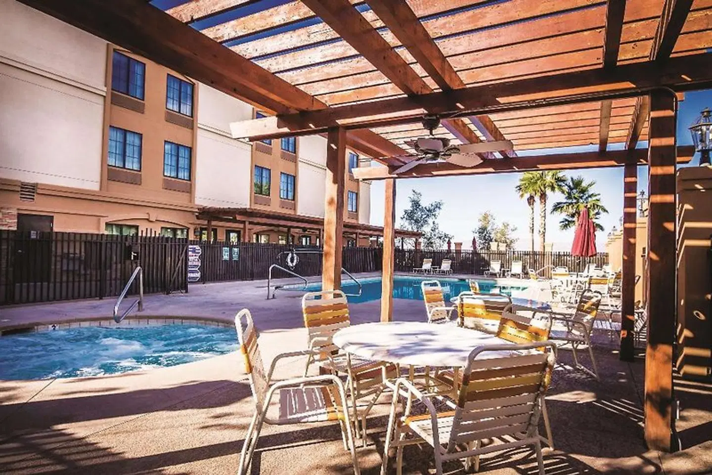 La Quinta Inn & Suites by Wyndham Las Vegas Airport South Hallenbad